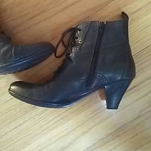 Sophisticated Born wingtip boots! - Picture 6 of 7